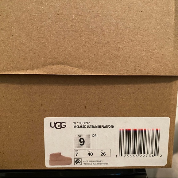 Brand new in box UGG Ultra Mini Platform- Driftwood Ships out same or next - Picture 16 of 16